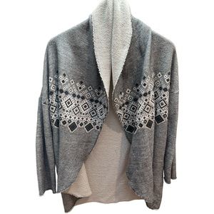Element tribal grey sweater in size small. Perfect for fall. In EUC